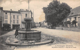 Bourg-Lastic           63          Fontaine Et Rue De La Poste            (voir Scan) - Andere & Zonder Classificatie