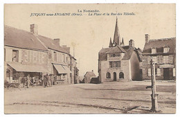 CPA ANIMEE JUVIGNY SOUS ANDAINE, ANIMATION SUR LA PLACE, RUE DES TILLEULS, HOTEL CAFE TABAC, CHAPELLERIE, ORNE 61 - Juvigny Sous Andaine