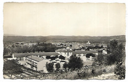 CPSM LE BEAUSSET, VUE GENERALE, AU 1er PLAN : LES ECOLES, Format 9 Cm Sur 14 Cm Environ, VAR 83 - Le Beausset