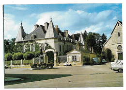 CP ARC EN BARROIS, LA PLACE MOREAU ET LE CHATEAU, AUTOS VOITURES, HAUTE MARNE 52 - Arc En Barrois