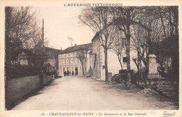 Châteauneuf-les-Bains      63        Le Monument Et La Rue Centrale         (voir Scan) - Autres & Non Classés