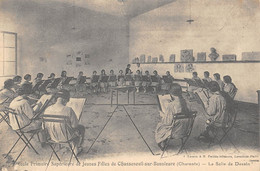 CPA 16 ECOLE PRIMAIRE SUPERIEURE DE JEUNES FILLES DE CHASSENEUIL SUR BONNIEURE LA SALLE DE DESSIN - Otros & Sin Clasificación