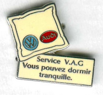 Pin's Voiture Automobile VAG Audi Volkswagen Oreiller - Volkswagen