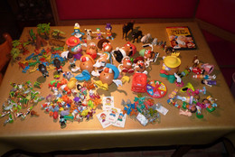 Lot +170 Figurines Diverses+ Accessoires Kinder, Patate, Animaux, Indiens, Cow-boys , Dysney Et Autres + DVD Snoopy. - Lotes