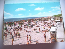 Nederland Holland Pays Bas Wijk Aan Zee Met Een Zeer Druk Strand - Wijk Aan Zee