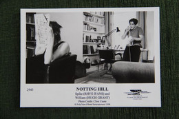 Photo Crédit : NOTTING HILL : 1998 - WILLIAM ( HUGH GRANT) And SPIKE ( RHYS IFANS ). - Célébrités