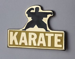 QQ148 Pin's Karaté Lutteur Noir Achat Immédiat - Judo