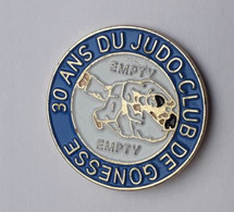 QQ147 Pin's Anniversaire 30 ANS EMPTY JUDO CLUB DE GONESSE Val-d'Oise Achat Immédiat - Judo