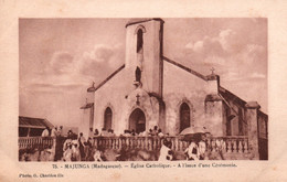 Madagascar - Majunga: Eglise Catholique, à L'issue D'une Cérémonie, Sortie De La Messe - Photo G. Charifou - Carte N° 75 - Afrika