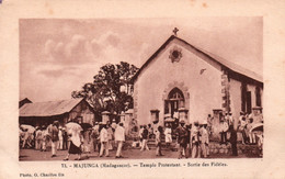 Madagascar - Majunga: Temple Protestant, Sortie Des Fidèles De L'office - Photo G. Charifou - Carte N° 73 - Africa