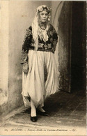 CPA AK Femme Arabe En Costume D'Interieur ALGERIA (795019) - Femmes