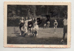 PHOTO SNAPSHOT - LUXEMBOURG - Groupe De Jeunes écoliers De ST SERVAIS - BELGIQUE -  Dans Un Parc à Situer - Juillet 1947 - Places