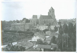 79-409 - DEUX SEVRES - CELLE SUR BELLE - L'Eglise Et L'Abbaye - Carte Photo De Maurice Couvrat - Celles-sur-Belle