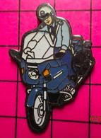 521 Pin's Pins / Beau Et Rare : Thème MOTOS / MOTARD POLICE OU GENDARMERIE - Motos