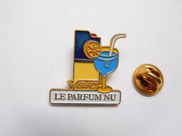 Beau Pin's Pins , Parfum , Briquet BIC , Le Parfum Nu , Verre Cocktail - Parfums