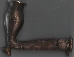 Pipe Africaine En Bronze ( 180 Gr)  10 Cm  X  8  Cm - Other & Unclassified