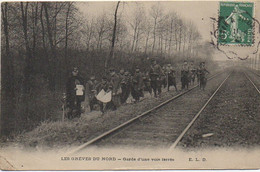 Les GREVES Du NORD - Garde D'une Voie Ferrée - Labor Unions