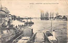 CPA 17 SAINTES INONDATION QUAI DES FRERES 1904 - Saintes