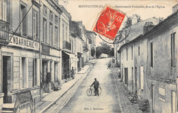 CPA 17 MONTGUYON GENDARMERIE NATIONALE RUE DE L'EGLISE - Andere & Zonder Classificatie