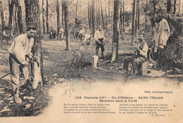 Delcampe - CPA 17 ILE D'OLERON SAINT TROJAN RESINIERS DANS LA FORET - Ile D'Oléron