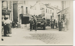/!\ 1042 CPA PHOTO : Libération 1945 (Chartres ?) - Guerre 1939-45