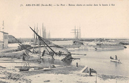 CPA 17 ILE DE RE ARS EN RE LE PORT BATEAU ABATTU EN CARENE DANS LE BASSIN A FLOT - Ile De Ré