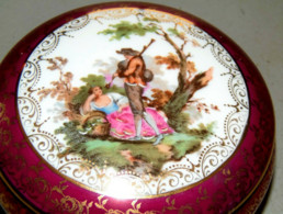 BOITE BONBONNIERE / A BIJOUX  PORCELAINE De LIMOGES JOUEUR BINIOU SCENE GALANTE COLLECTION DECO VITRINE - Limoges (FRA)