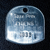 Jeton De Taxe Sur Les Chiens "Année 1986 - Liège (Luik) - Belgique / Belgie" Médaille De Chien - Dog License Tax Tag - Monedas / De Necesidad