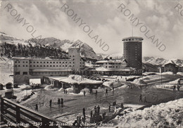 CARTOLINA  SESTRIERE M.2035,TORINO,PIEMONTE,IL PIAZZALE E STAZIONE FUNIVIE,MONTAGNA,LA NEVE,RELIGIONE,NON VIAGGIATA - Stadi & Strutture Sportive