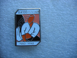 Pin's De L'Aïkido Club De Saint-Louis, Affilié à La Ligue D'Alsace De La FFAAA (fédération Française Officielle), - Judo