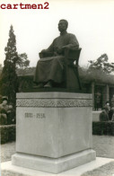 PHOTOGRAPHIE ANCIENNE : CHINA STATUE EN HOMMAGE A LU SIN LU XUN ECRIVAIN CHINOIS Lu Hsün Zhou Shuren SHANGHAÏ - Chine