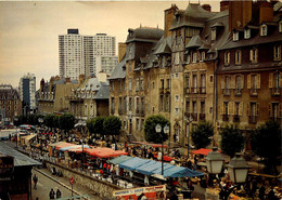 Rennes * La Place Des Lices * Hôtel De La Noue * Hôtel Du Molant * Le Marché Foire - Rennes