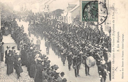 CPA 18 BOURGES OBSEQUES DES VICTIMES EXPLOSION 1907 LES MUSIQUES - Bourges