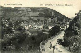 Estaing * Vue De La Route D'espalion * Automobile Voiture Ancienne - Sonstige & Ohne Zuordnung