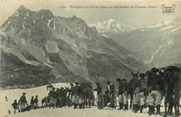 Chasseurs Alpins * Traversée D'un Col Des Alpes Par Une Batterie De Militaires * Militaria * Manoeuvres - Chambery