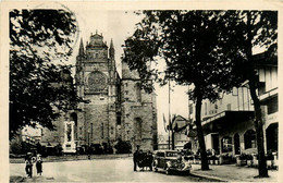 Rodez * Avenue Victor Hugo Et Place D'arme * Automobile Voiture Ancienne - Rodez