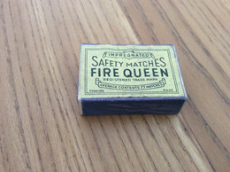 Ancienne Boîte D'allumettes * ANGLETERRE En Bois "SAFETY MATCHES FIRE QUEEN - AVERAGE CONTENTS 33 MATCHES" - Boites D'allumettes