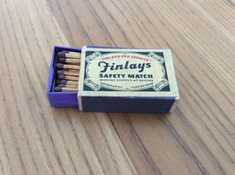 Ancienne Boîte D'allumettes ** ANGLETERRE En Bois "Finlays SAFETY MATCH" - Boites D'allumettes