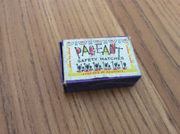 Ancienne Boîte D'allumettes ANGLETERRE En Bois "PAGEANT SAFETY MATCHES" (garde) - Boites D'allumettes