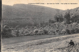 CPA 27 LYONS LA FORET UN FOND DE FORET VUE PRISE DU BELVEDERE - Lyons-la-Forêt