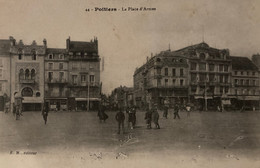 Poitiers - La Place D’armes - Pharmacie Centrale - Poitiers