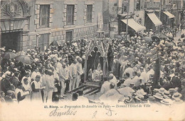 Riom      63         Procession Saint Amable   Devant L'Hôtel De Ville    N°40  (voir Scan) - Riom