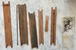 Lot D'anciens Range-ligne En Bois Avec Et Sans Ligne Avec Hameçons Et Outil - Vissen