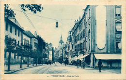 Thionville * La Rue De Paris * Commerces Magasins - Thionville