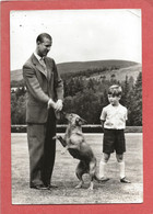 H R H  PRINCE  PHILIP  DUKE  OF  EDINBOURG  AND  PRINCE  CHARLES AT  BALMORAL - Königshäuser