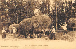 CPA 24 LA RENTREE DES FOINS EN PERIGORD - Otros & Sin Clasificación