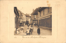 CPA 24 UNE RUE DE MOULEYDIER - Sonstige & Ohne Zuordnung