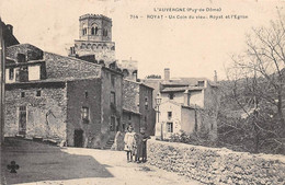 Royat          63         Un Coin Du Vieux Royat Et L'Eglise     (voir Scan) - Royat