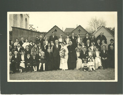 Delcampe - 29 Tréboul Carte Photo Groupe D'un Mariage Su La Plage Les Cabines De Bain Grand Hôtel De La Plage ? Coiffe Costume - Tréboul