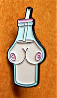 Pin's Pins Bouteille Ou Verre Pin Up Sexy Charme Erotisme - Pin-ups